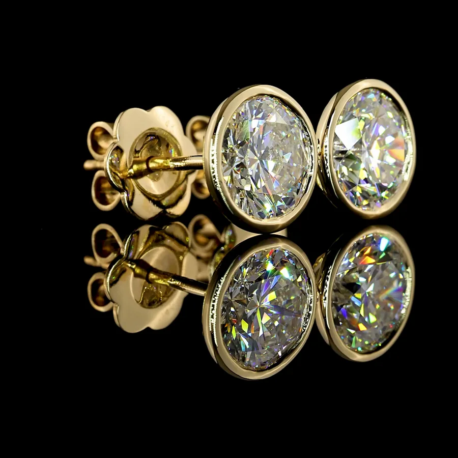 Round Studs, 4 ct in 14k yellow gold